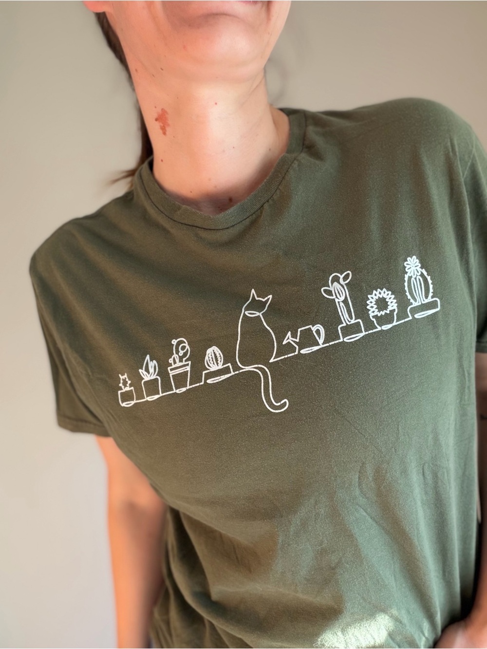 Gildan Olive Green Cat & Succulents Graphic Tee UEC. M